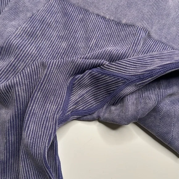 Bo+Tee Sprinter Leggings - violet.  Size small - Picture 9 of 10